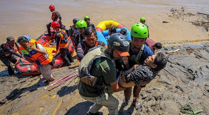 အရှေ့တောင်အာရှ ရေဘေး သေဆုံးသူ ၉၀၀ ကျော်ရှိလာပြီး သီရိလင်္ကာမှာ နိုင်ငံအရေးပေါ်အခြေအနေ ကြေညာ
