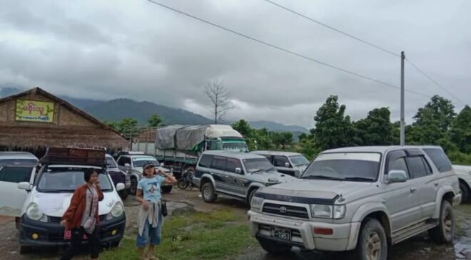 ကသာ – နဘားလမ်းပိုင်း ပိတ်နေတာ ငါးရက်အထိရှိလာလို့ ကြက်သားပေါက်တွေသေပြီး ကုန်ပစ္စည်းတွေပျက်စီးမှုရှိလာ၊ ကားသမားနဲ့ခရီးသွားတွေလည်း ဒုက္ခရောက်နေ
