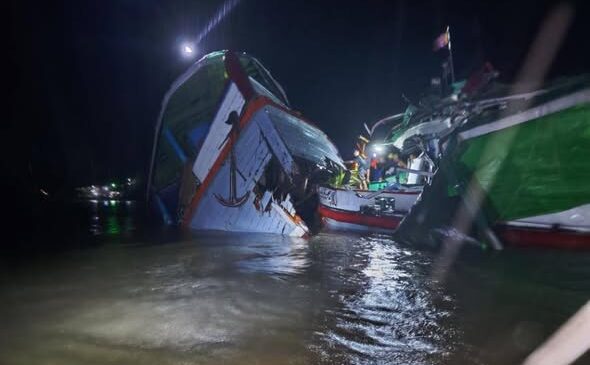 တွံတေးတူးမြောင်းအတွင်း သင်္ဘောနှစ်စီး မျက်နှာချင်းဆိုင် တိုက်မိပြီး လူတယောက်ပျောက်ဆုံး