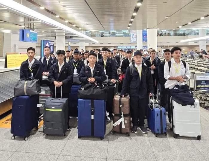 ပြည်ပပြန်လည် ထွက်ခွာခွင့်ကို ထွက်ခွာမယ့်နေ့မှ ချ​ပေးသလို ​နောက်ကျမှ​ပေးတာ​တွေ​ကြောင့် ပြည်ပမှာအလုပ်လုပ်ရသူ​တွေ အခက်​တွေ့