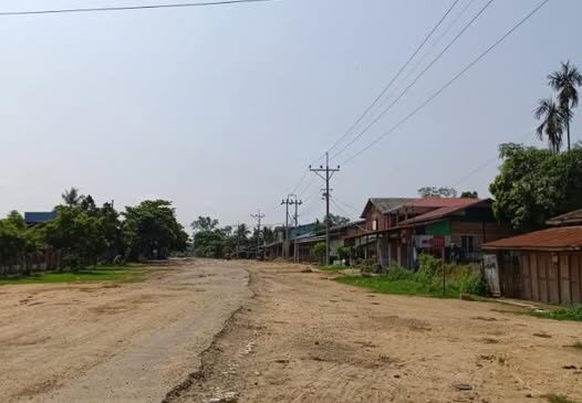 နှစ်လကျော်ကြာပိတ်ထားတဲ့ ဖားကန့် – ကားမိုင်းလမ်းပြန်ဖွင့်ပေမယ့် နယ်မြေအခြေအနေအရ သွားလာသူမရှိသေး