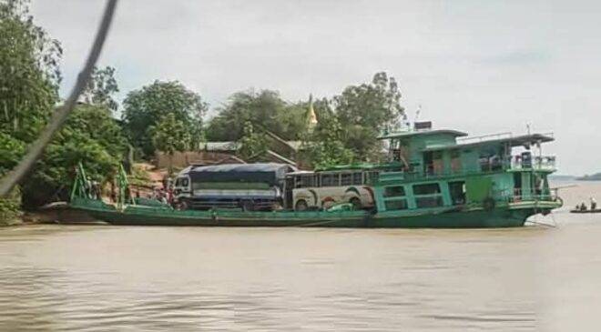 ထုံးကြီးနဲ့ ​ရေလယ်​မော်ဇက်ကူးခွင့်ပိတ်လိုက်လို့ မိုးကုတ် – မန္တလေးလမ်းပိုင်းသွားလို့မရတော့