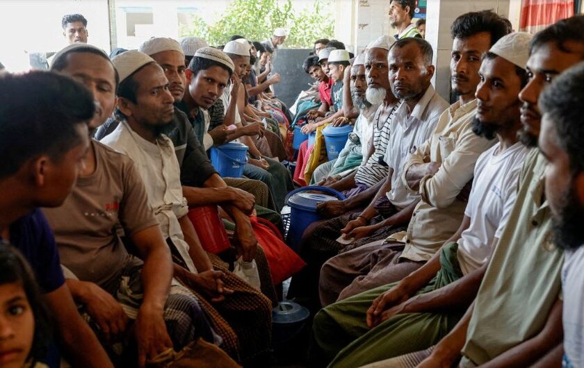 ရခိုင်က ရိုဟင်ဂျာ တသိန်းခွဲ ဘင်္ဂလားဒေ့ရှ် ထွက်ပြေး