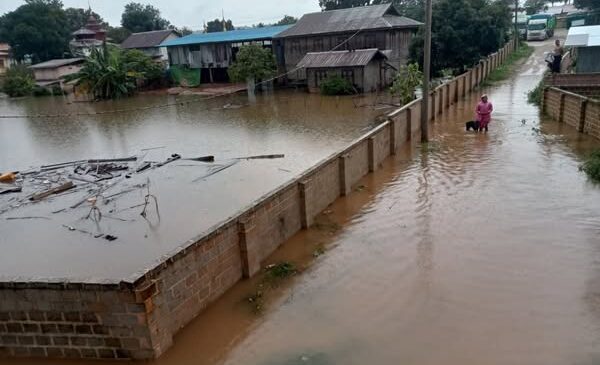 ကျောက်မဲ နောင်ပိန်ရွာမှာ မိုးကြီး ရေလျှံလာလို့ ရပ်ကွက်နှစ်ခု ရေနစ်မြုပ်