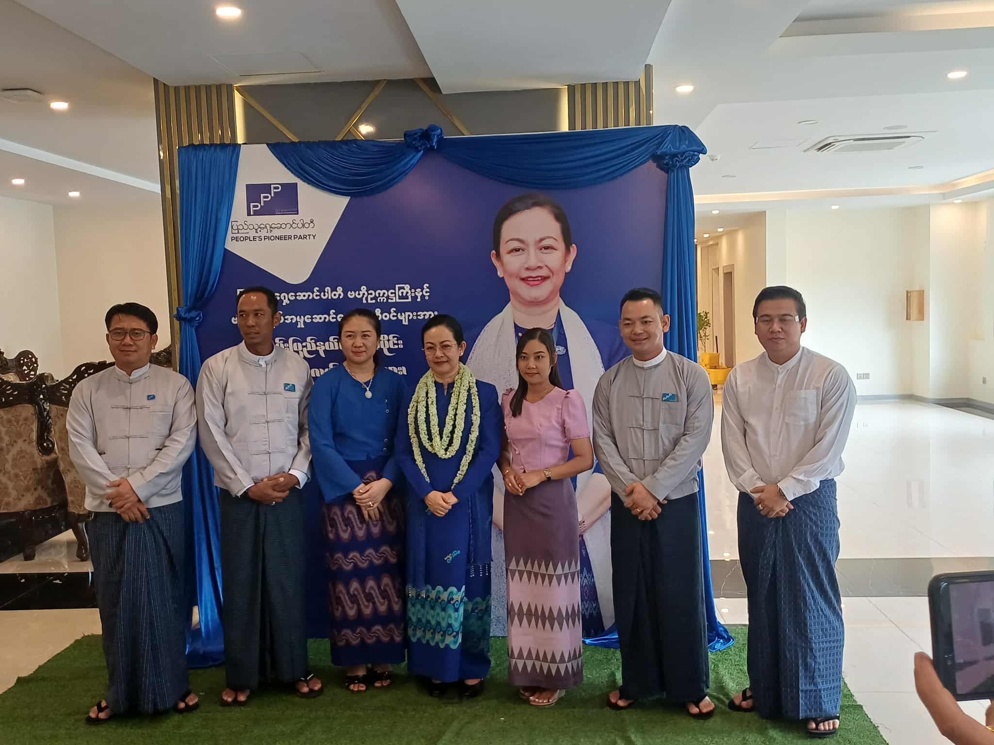 ပြည်သူ့​ရှေ့​ဆောင်ပါတီ အ​နေနဲ့ ကိုယ်စားလှယ်​လောင်း ငါးရာ​ကျော်ရ​နေပြီ