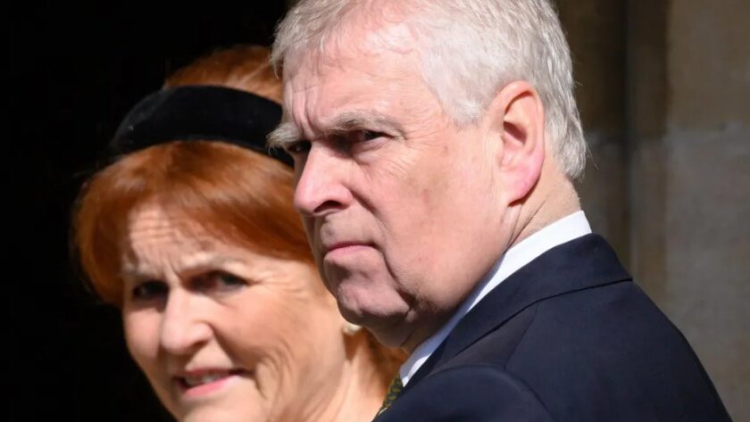 အင်ဒရူးရဲ့ တော်ဝင်မင်းသားဘွဲ့ ချားလ်ဘုရင် ရုပ်သိမ်းလိုက်ပြီး အိမ်တော်ကနေဆင်းဖို့ကိုလည်း ညွှန်ကြား