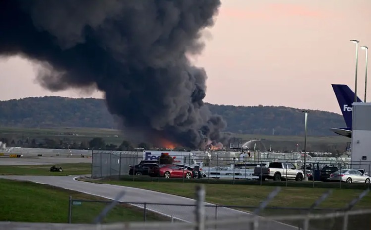 လူးဝစ်ဗီးလ်လေဆိပ်မှာ လောင်စာတင်လေယာဉ် ပျက်ကျ မီးလောင်လို့ ခုနှစ်ယောက်သေဆုံး