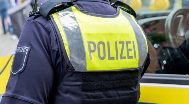 ဂျာမနီမှာ ခရစ်စမတ်ဈေးလူအုပ်ထဲ ကားနဲ့ဝင်တိုက်ဖို့ ကြံစည်သူငါးယောက် ဖမ်းဆီးခံရ