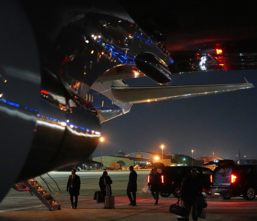 ဆွစ်ဇာလန်သွားမယ့် သမ္မတထရန့်ရဲ့ Air Force One လေယာဉ် နည်းပညာ ပြဿနာကြောင့် ပြန်လည်ဆင်းသက်ခဲ့ရ