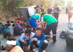 ထိုင်းရဲဖမ်းလို့ မောင်းပြေးတဲ့ကား တိမ်းမှောက်၊ မြန်မာလုပ်သား အယောက် ၂၀ ကျော် ဒဏ်ရာရ