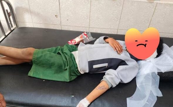 ဖားကန့်မှာ တိုက်ပွဲပြင်းထန်နေပြီး အ.ထ.က ကျောင်းပေါ် လက်နက်ကြီးကျလို့ ကျောင်းသားနှစ်ယောက်ဒဏ်ရာရပြီး​နောက် ဖားကန့်ဆိမ့်မူလမ်းပိတ်ထား