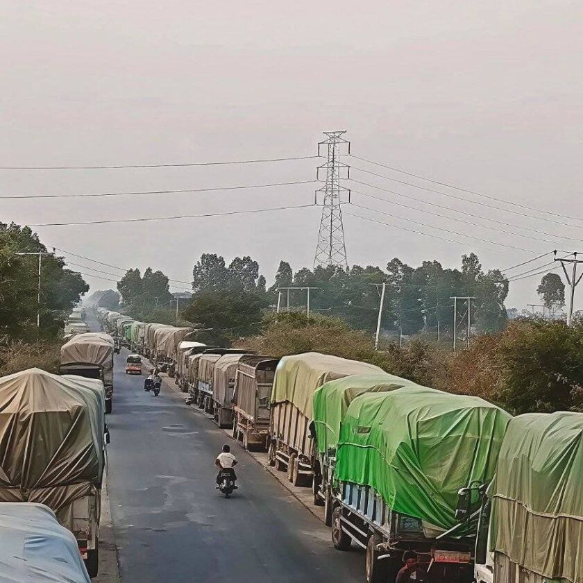 ရွှေဘို ကိုးပင်ဂိတ် အတက်လမ်းပိုင်းမှာ ကားအစီးရေ ၄၀၀ နီးပါး ပိတ်မိနေ