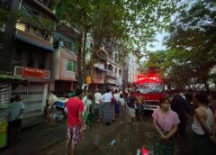 ဒီနေ့မနက်အစောပိုင်းက ရန်ကုန်ကမြို့နယ်သုံးခုမှာ မီးလောင်မှု ဖြစ်ပြီး မီးခိုးမွှန်လို့ တယောက်သေ ၊တယောက်သတိလစ်