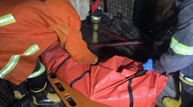 မော်လမြိုင်မှာ အိမ်မီးလောင်ပြီး အသက်ကြီးပိုင်း အဖေနဲ့အမေ သေဆုံးကာ သမီးဖြစ်သူဒဏ်ရာရ