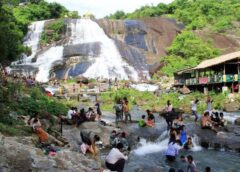 စက်သုံးဆီ ဝယ်ယူရရှိမှုခက်လာလို့ ပြည်တွင်းခရီးသွားလုပ်ငန်းတွေ ခရီးစဥ်ပြေးဆွဲဖို့ ခက်ခဲလာသလို လက်မှတ်စျေးလည်းတက်