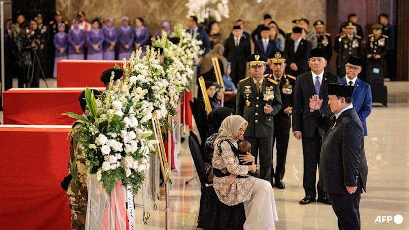 လက်ဘနွန်မှာ ကျဆုံးသွားတဲ့ ငြိမ်းချမ်းရေးတပ်ဖွဲ့ဝင်တွေရဲ့ ရုပ်အလောင်းတွေကို အင်ဒိုနီးရှား ပြန်လည်လက်ခံရရှိ