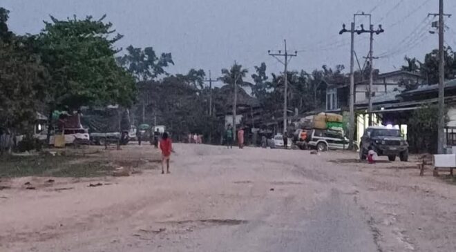 ဖားကန့် – ကားမိုင်းလမ်းကို ရက်အကန့်အသတ်မရှိ KIAက ပိတ်ပေမယ့် ကားတွေသွားလာနေဆဲ