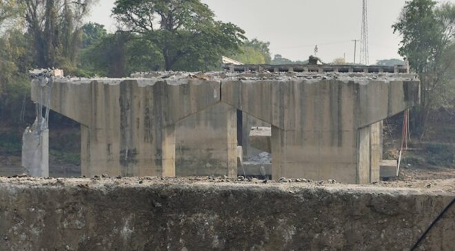 ဒုဋ္ဌဝတီ တံတားကျိုးလို့ လမ်းပန်းဆက်သွယ်ရေး ခက်ခဲနေတဲ့ တံတားဦးနဲ့ မန္တလေးကို ခွင့်ပြုချက်ရတာနဲ့ ရထား (သို့မဟုတ်) ကားရထား တရက် နှစ်ကြိမ်ပြေးဆွဲပေးမယ်