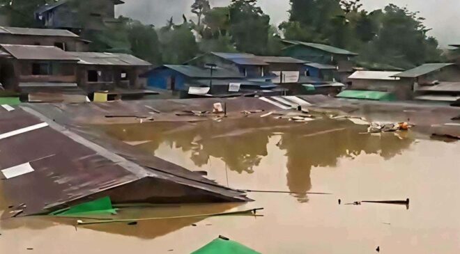 မိုးသည်းထန်စွာ ရွာသွန်းမှုကြောင့် ဖားကန့်မှာ ရေကြီးရေလျှံမှုတွေ ဖြစ်ပေါ်နေ