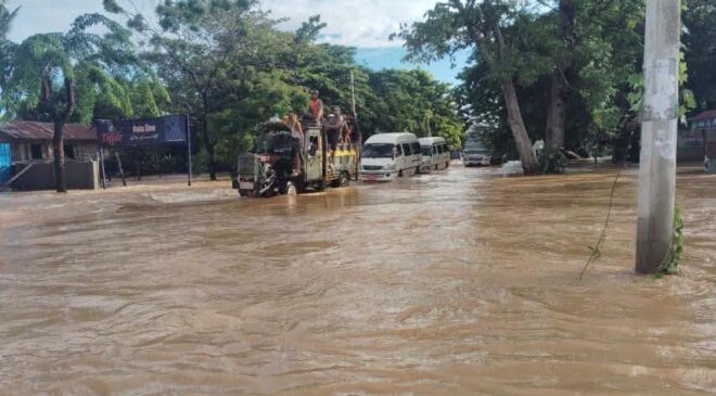 မိုးကုတ်မှာ မြေပြိုလို့ အိမ် ၃၀ လောက်ပျက်စီးခဲ့ ၊ မန္တ​လေး-မိုးကုတ်လမ်း​တော့ ပွင့်ပြီ