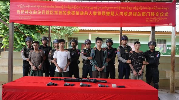 ဓါးပြတိုက်လူသတ်မှု ကျူးလွန်ခဲ့သူ လေးယောက်ကို “ဝ” တပ်ဖွဲ့ ကဖမ်းဆီးပြီး အစိုးရကိုပြန်လွှဲ