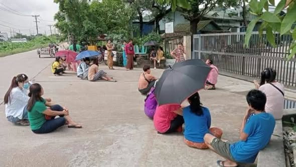 ကုန်ထုတ်လုပ်မှု အခက်အခဲနဲ့ အော်ဒါ မရရှိမှုတွေကြောင့် အထည်ချုပ်စက်ရုံတွေ ဆက်တိုက် ပိတ်သိမ်းလာ